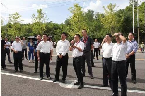 尊龙大健康医药产业园迎来贵阳市半年经济工作会现场观摩组.jpg
