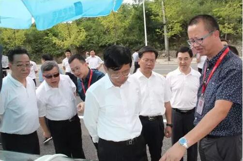 尊龙大健康医药产业园迎来贵阳市半年经济工作会现场观摩组3.jpg