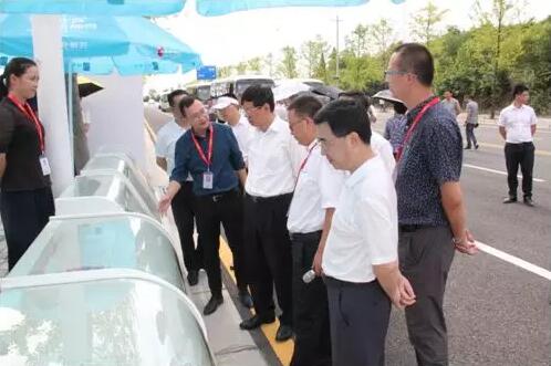 尊龙大健康医药产业园迎来贵阳市半年经济工作会现场观摩组4.jpg