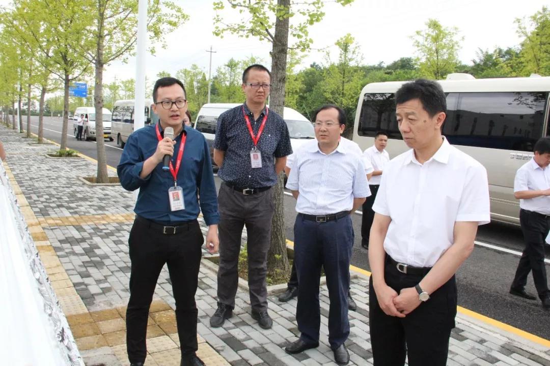 贵阳市市长陈晏调研尊龙大健康医药产业园.jpg